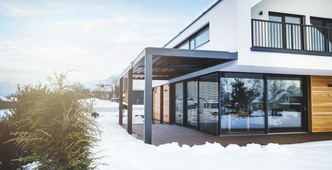 Jak komorowy poliwęglan wpływa na estetykę zimowych ogrodów?