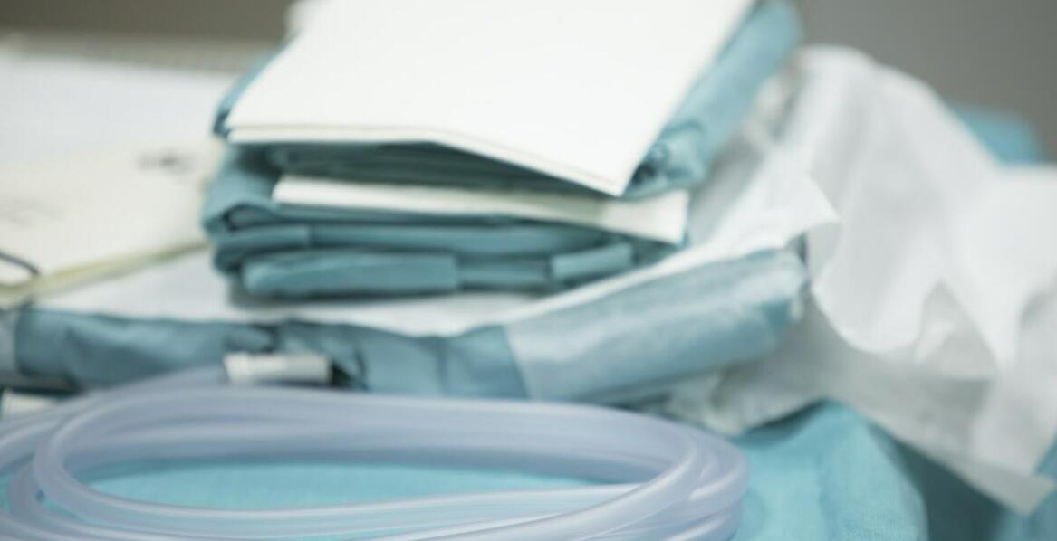 Podfoliowane serwety – kluczowy element wyposażenia medycznego