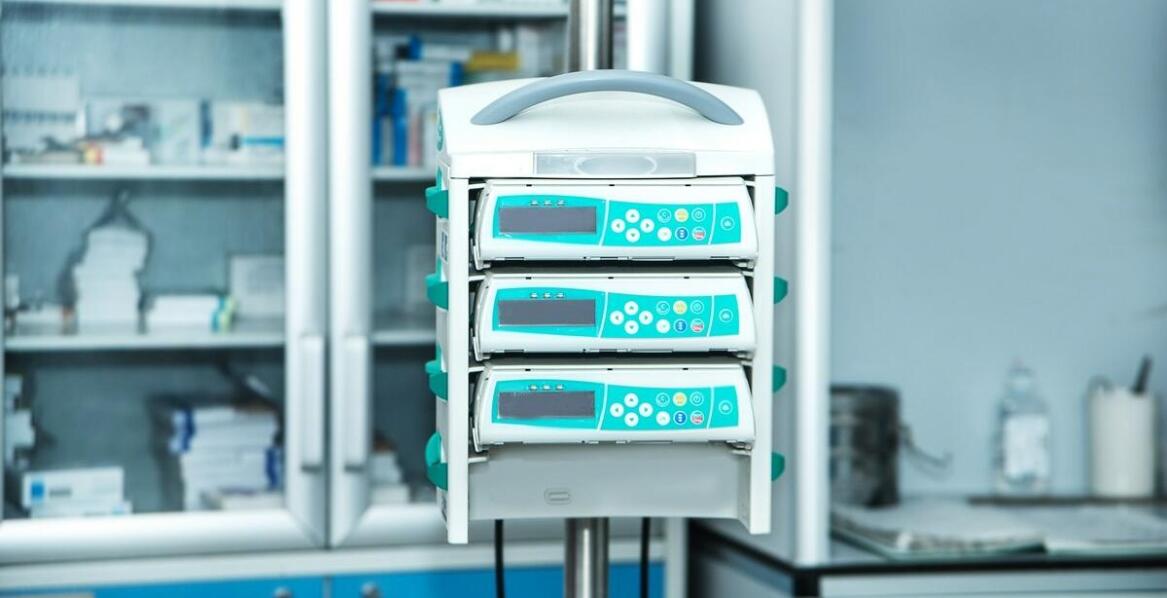 Kompresory i ssące pompy: niezbędne elementy wyposażenia gabinetu