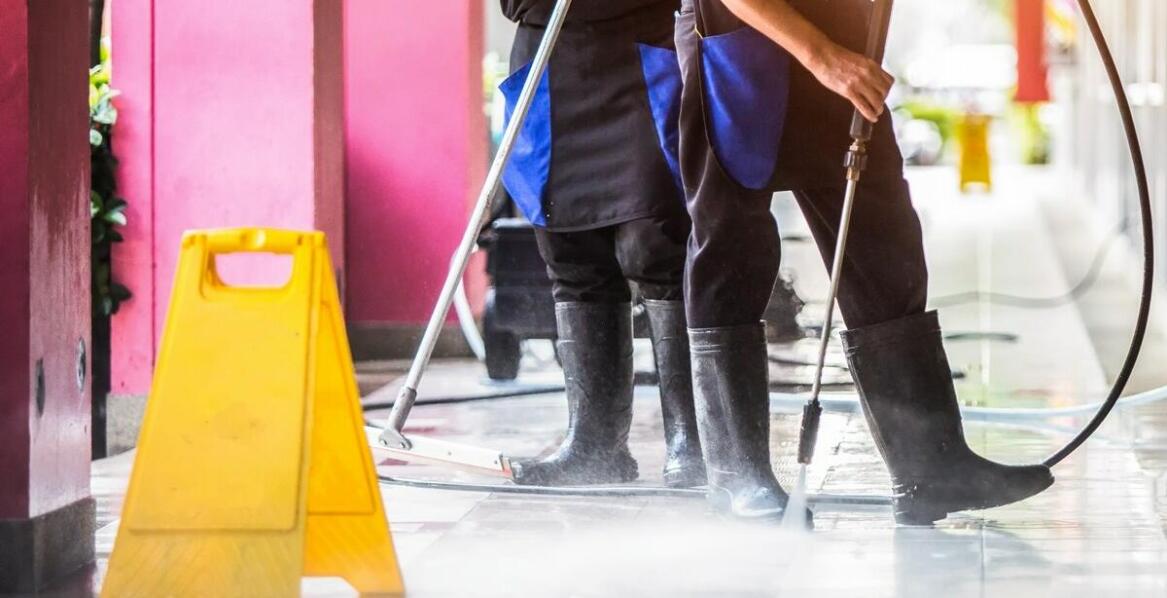 Jakie są zalety korzystania z usług sprzątania po awariach i zalaniach?