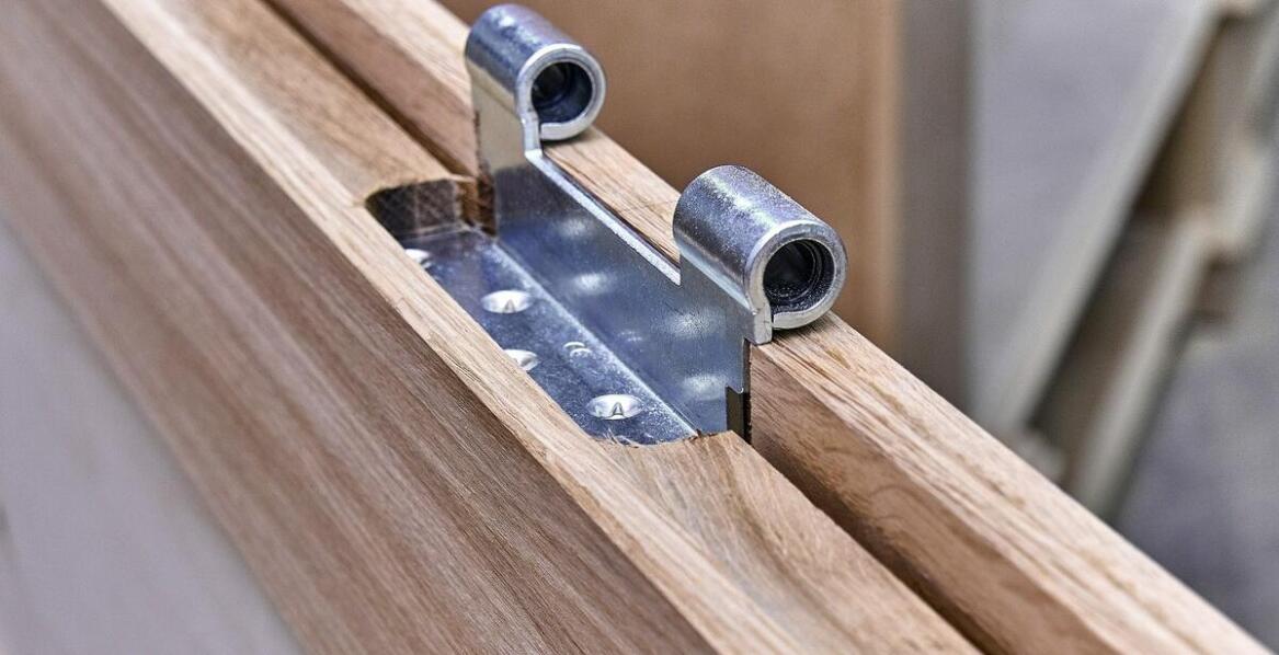 Wpływ meblowych okuć na bezpieczeństwo użytkowania