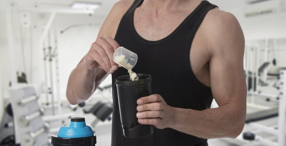 Odżywki białkowe – jak wpływają na przyrost masy mięśniowej u początkujących?