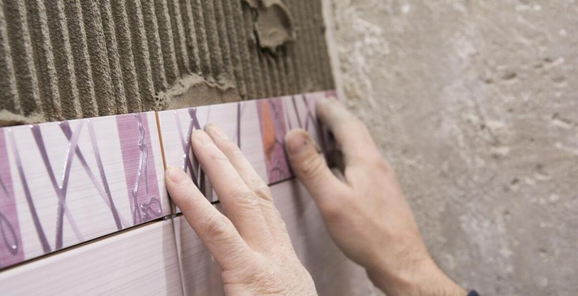 Tradycyjne metody produkcji parapetowych płytek w nowoczesnym zakładzie budowlanej ceramiki