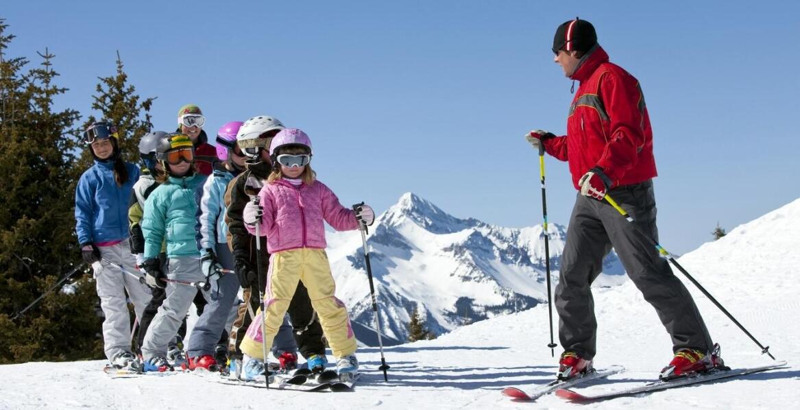 Dlaczego warto wybrać nasze narciarskie obozy dla dzieci?