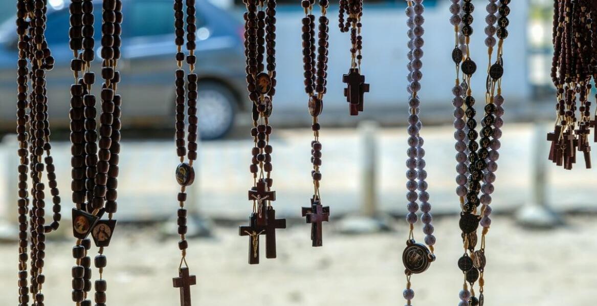 Promocje na różańce bransoletki – co warto wiedzieć przed zakupem?