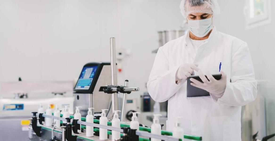 Najnowsze technologie w produkcji środków do łazienek na pleśń – co warto wiedzieć?