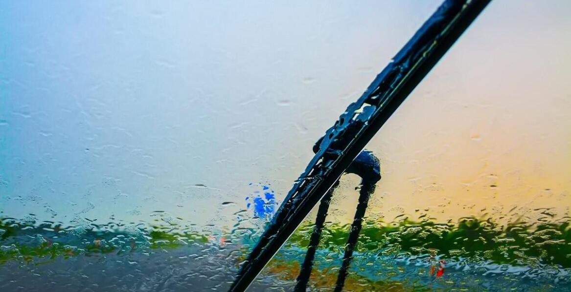 Jak wybrać najlepsze uniwersalne wycieraczki samochodowe dla Twojego pojazdu?