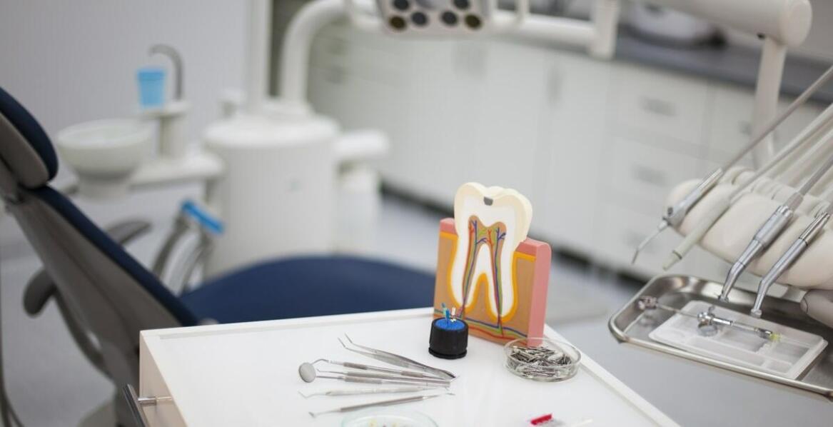 Jak nowoczesny sprzęt wpływa na wyniki leczenia kanałowego?