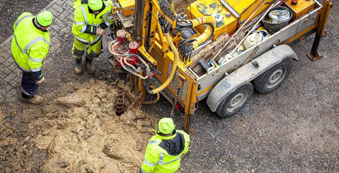 Kluczowe czynniki sukcesu przewiertów pod drogami w gęsto zabudowanych obszarach.