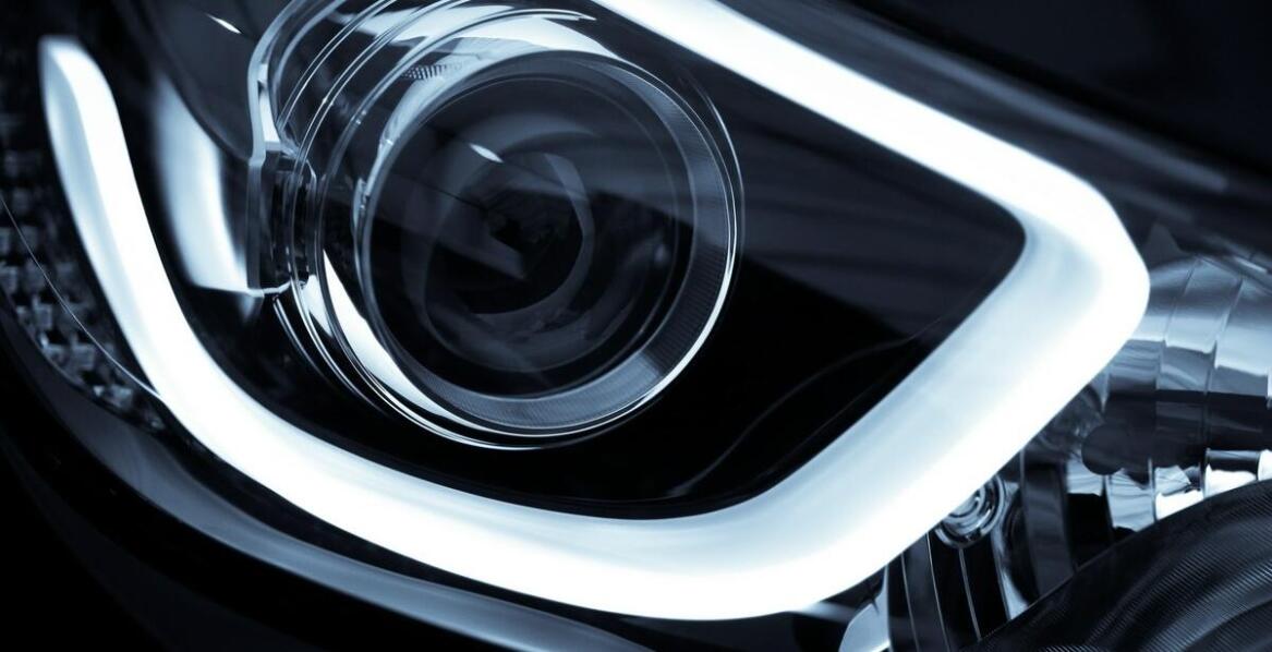 Podświetlenie do auta: jak technologia LED zmienia rynek motoryzacyjny?