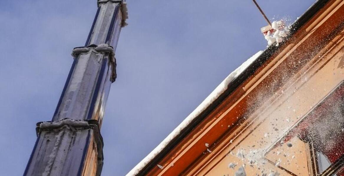 Podnośnik koszowy do usuwania sopli: szybkie i bezpieczne rozwiązanie