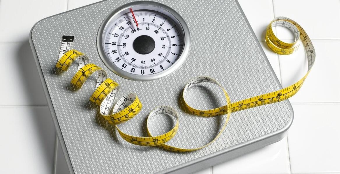 Jak zbudowane są osobowe wagi analogowe?