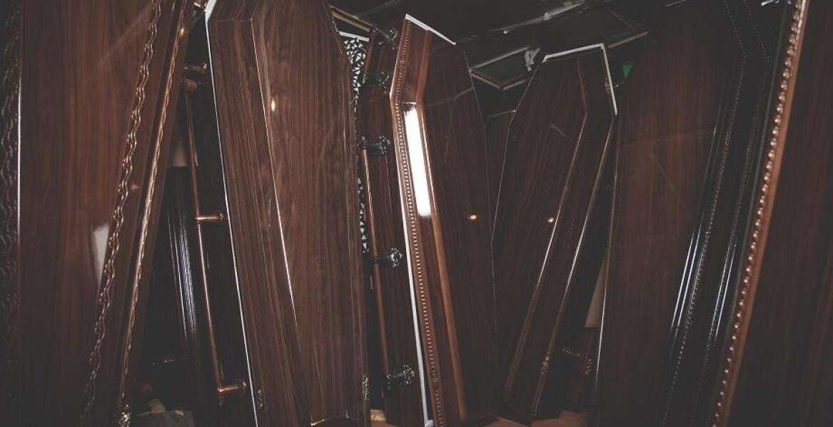 Znaczenie doradztwa przy wyborze trumien i urn w zakładach pogrzebowych w Krakowie