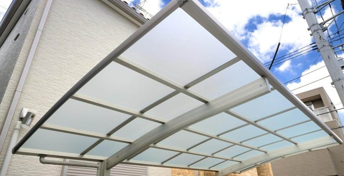 Nowoczesne rozwiązania w projektowaniu garażowych wiat