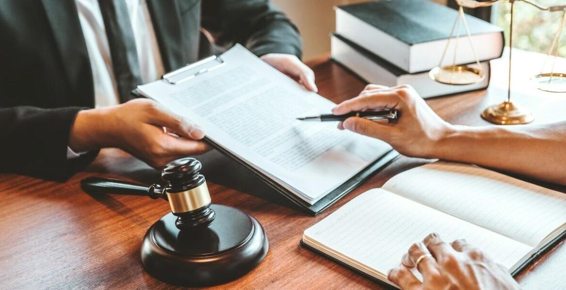 Jak przygotować prawną dokumentację z pomocą doświadczonego adwokata?