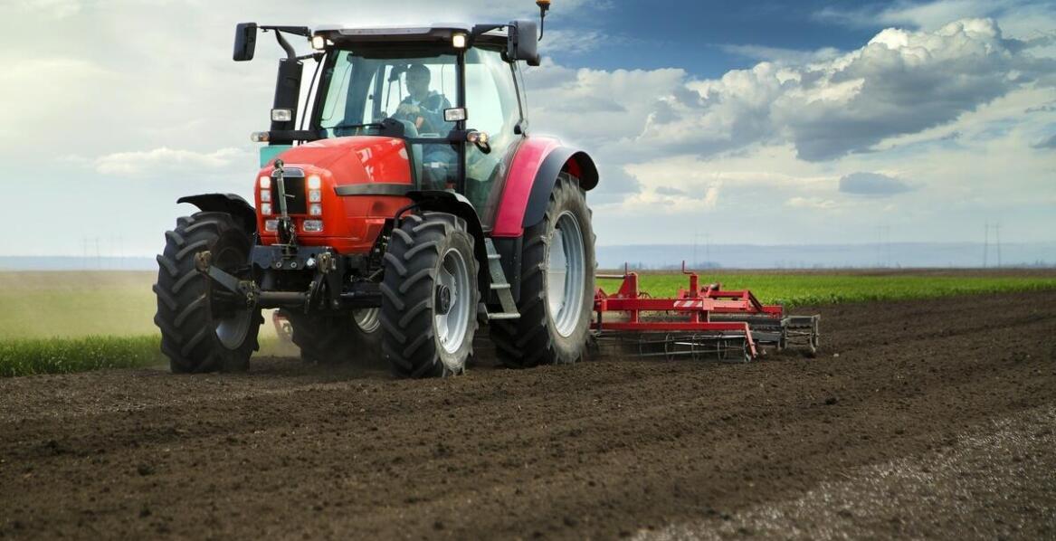 Wpływ Facebooka Zetor na rozpoznawalność marki w branży budowlanej