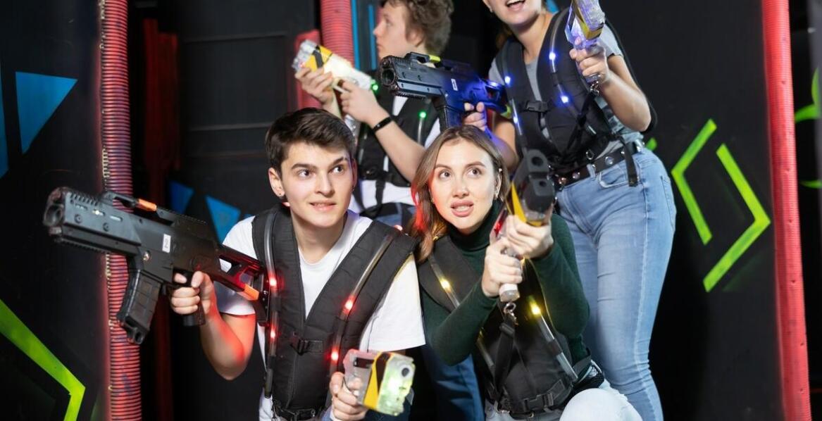 Rola instruktorów podczas rozgrywek w Laser Tag i laserowym paintballu