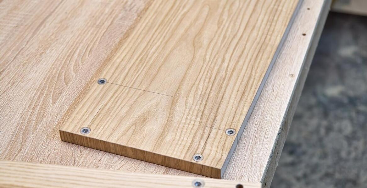 Elastyczna sklejka 3 mm w produkcji akcesoriów wystawienniczych