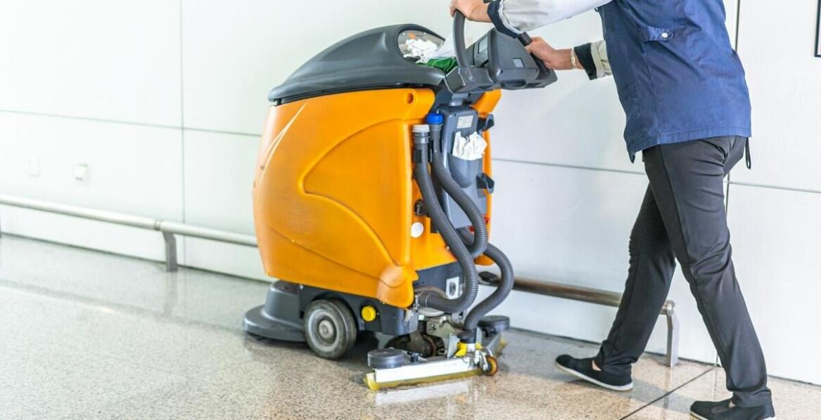 Jak dostosować maszyny do czyszczenia podłóg do specyfiki obiektu?