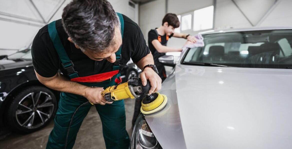 Nowoczesne technologie napraw blacharskich w warsztacie samochodowym