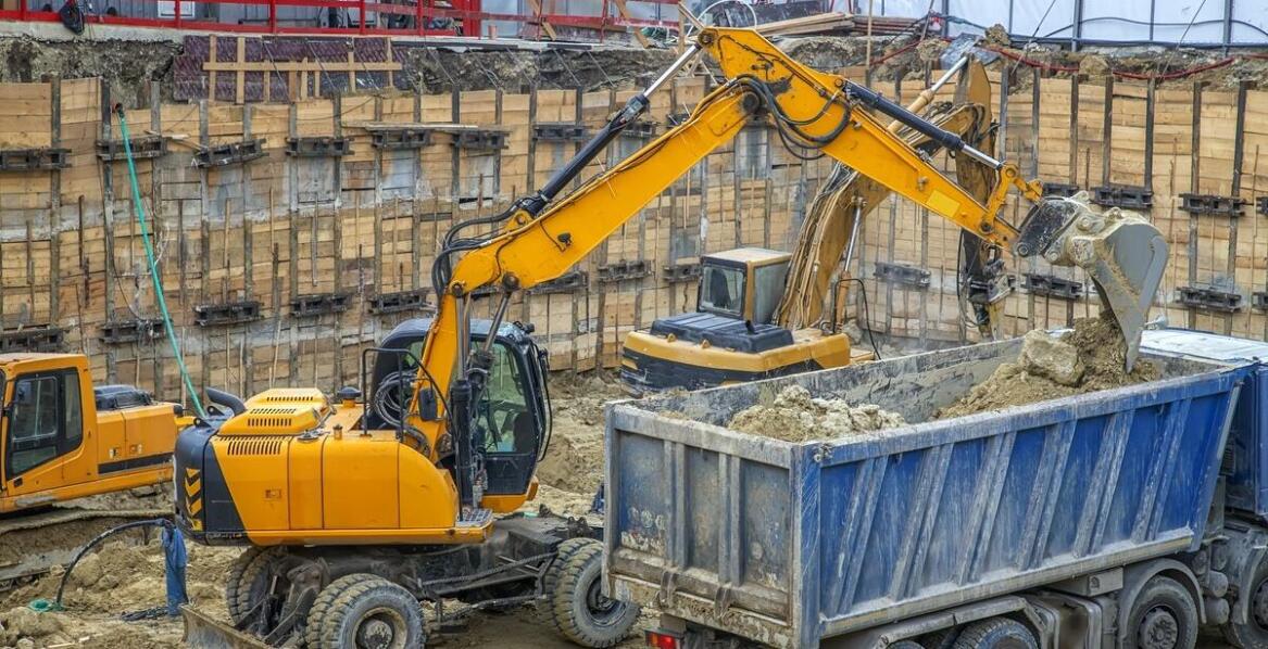 W jaki sposób terminowy transport budowlanych odpadów wpływa na efektywność prac?