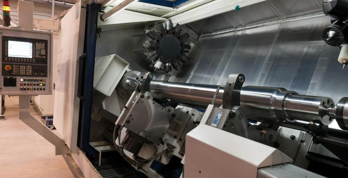 Rola automatycznego prowadzenia maszyn w redukcji nakładek i strat materiału