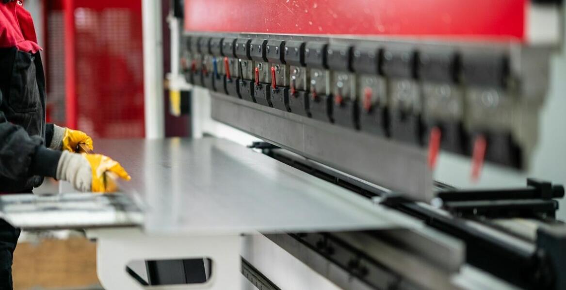 Jak gięcie detali wspiera zrównoważony rozwój w produkcji metalowej?