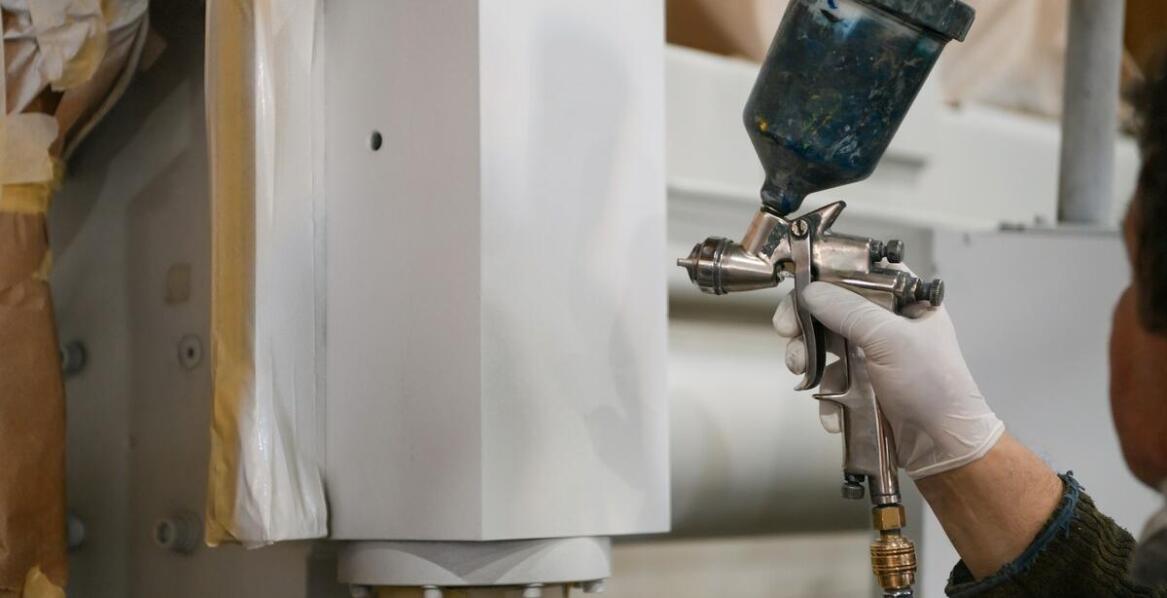 Zastosowanie farb do PCV w produkcji opakowań odpornych na wilgoć.