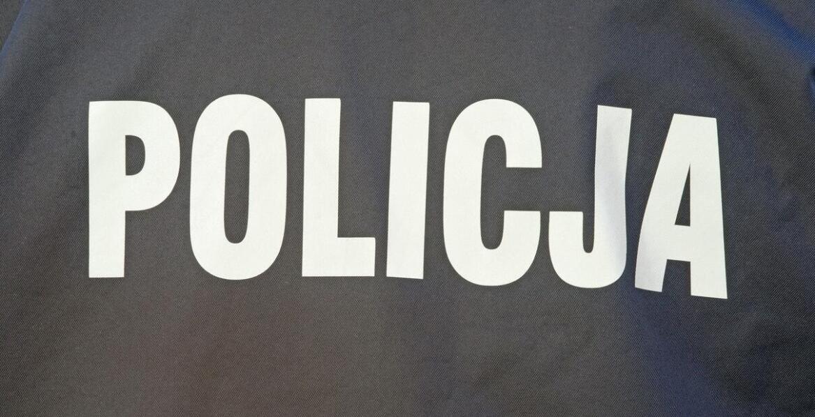 Jakie są zalety korzystania z wysokogatunkowych materiałów w produkcji policyjnych mundurów?