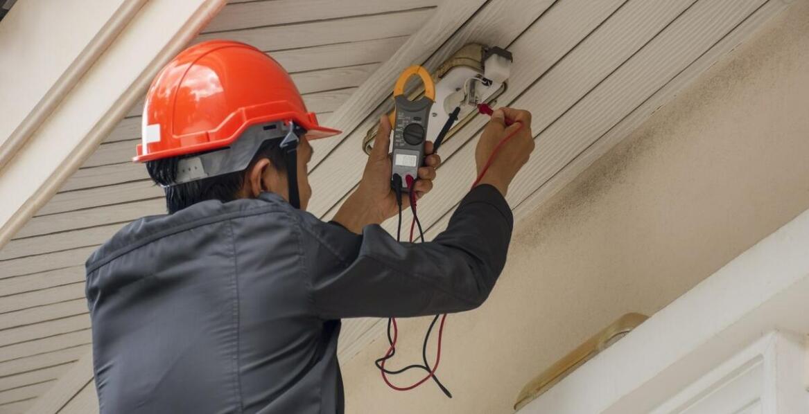 Elektryk a doradztwo w zakresie domowych energooszczędnych rozwiązań