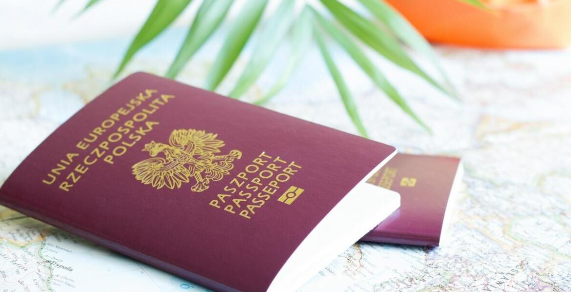 Pomoc prawna dla cudzoziemców: jak sprawnie przeprowadzić relokację do Polski?