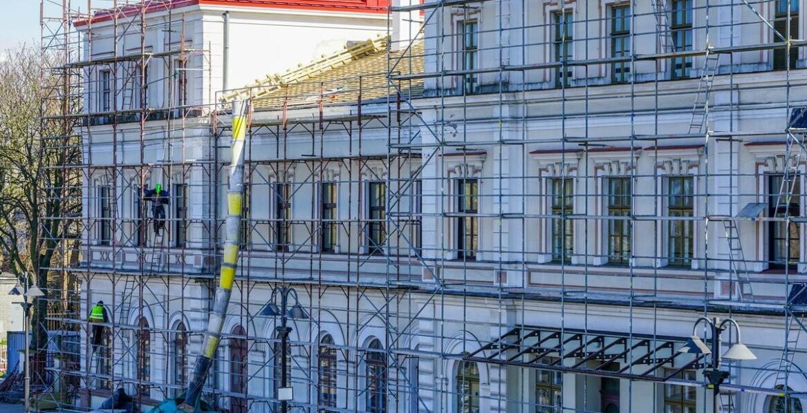 Dlaczego warto wybrać modułowe rusztowania do prac konserwatorskich?