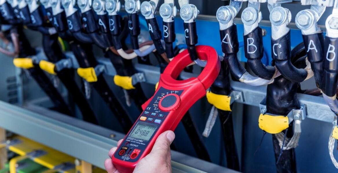 Jakie możliwości rozwoju oferują produktowe szkolenia w hurtowniach elektrycznych?