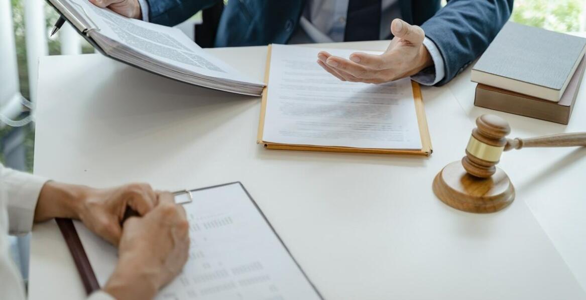 Prawo pracy - jak adwokacka kancelaria może pomóc pracownikom?