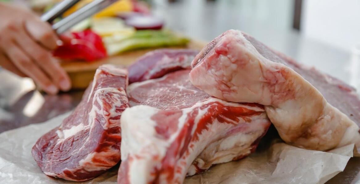 How to prepare pork lip for further technological processing?
