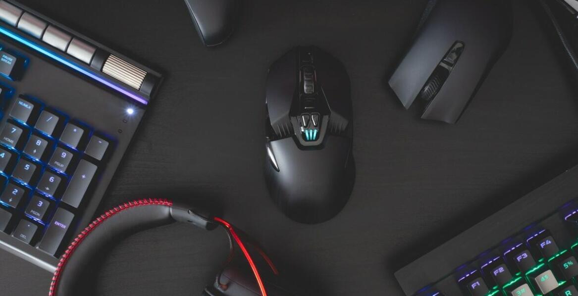 Wie wählt man den idealen Schreibtisch zum Spielen aus? Tipps und Ratschläge