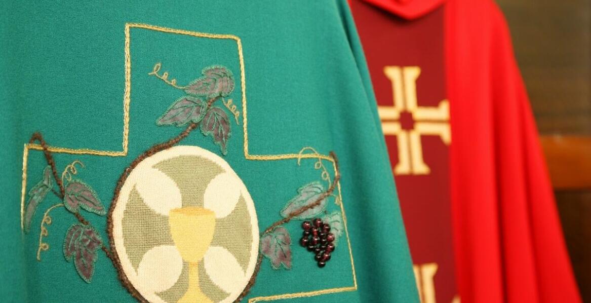 Comparison of materials used in cassock production: durability and comfort