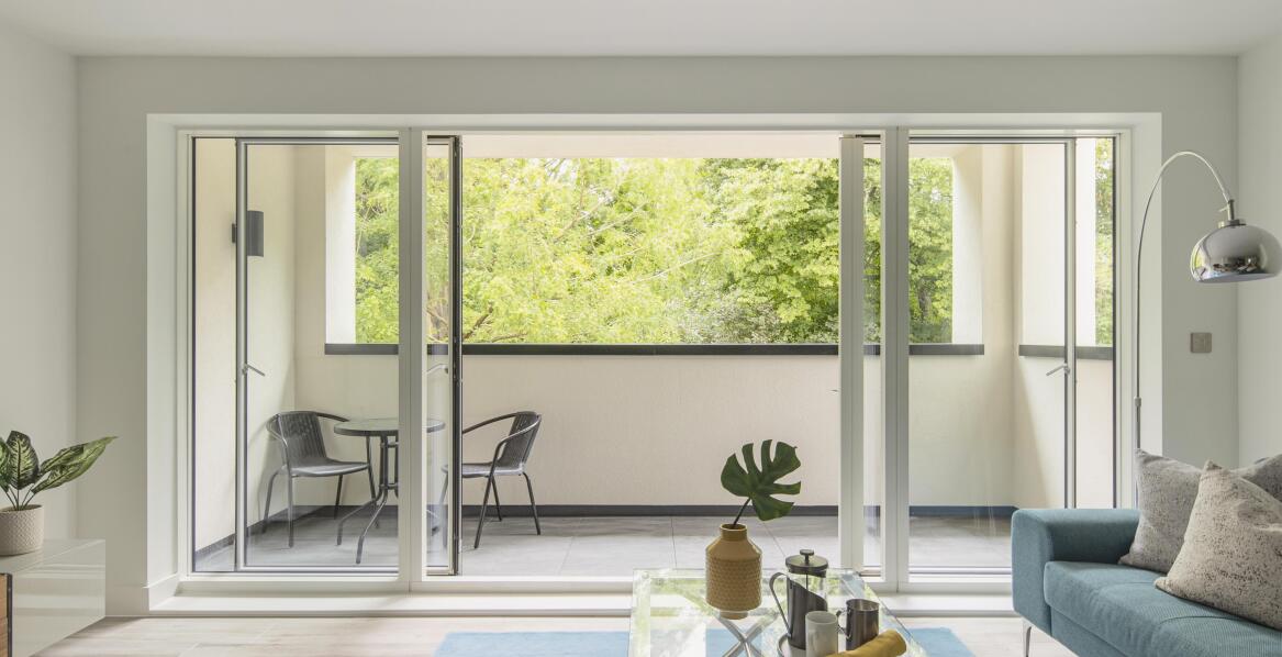 Wybór przesuwnych drzwi dla małych mieszkań – co warto wiedzieć?