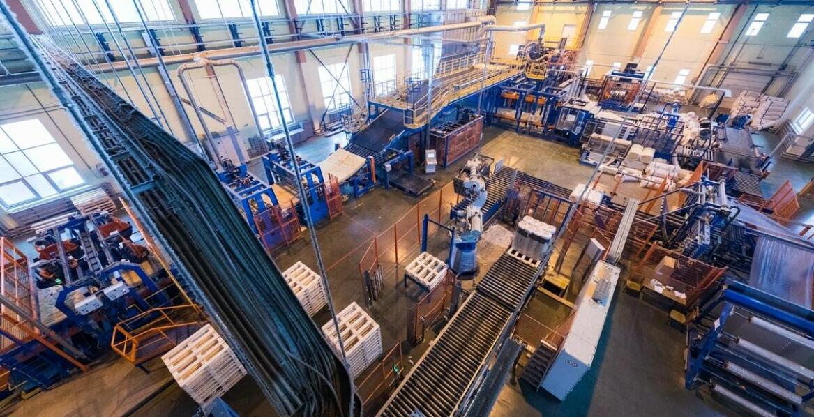 Vorteile für die Industrie durch den Einsatz moderner Technologien in der Palettenherstellung.