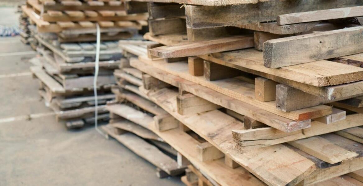 Welche Vorteile bietet die Verwendung von ökologischen Materialien bei der Produktion von Einwegpaletten?