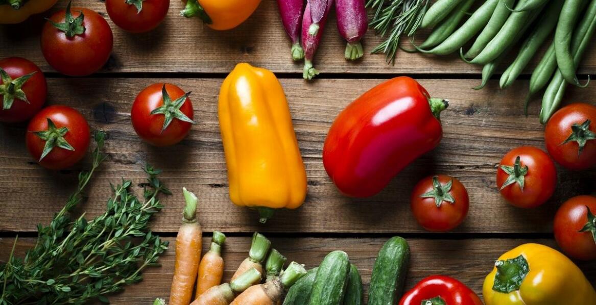 How does a wholesale vegetable supplier support seasonal restaurant menus?