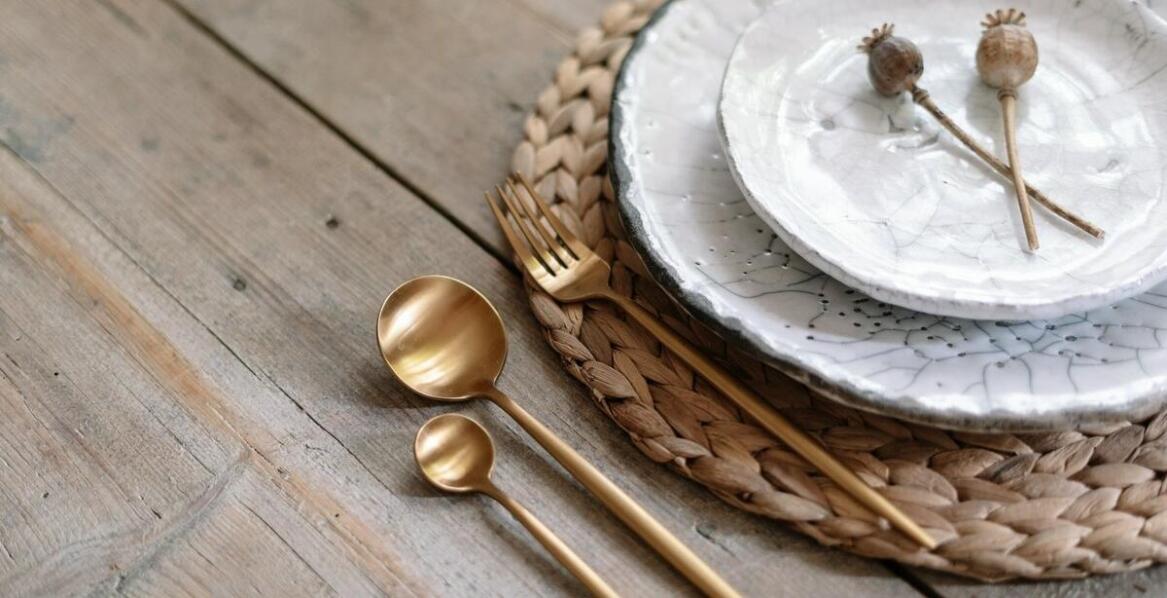Breakfast plates made of stoneware clay – durability and elegance