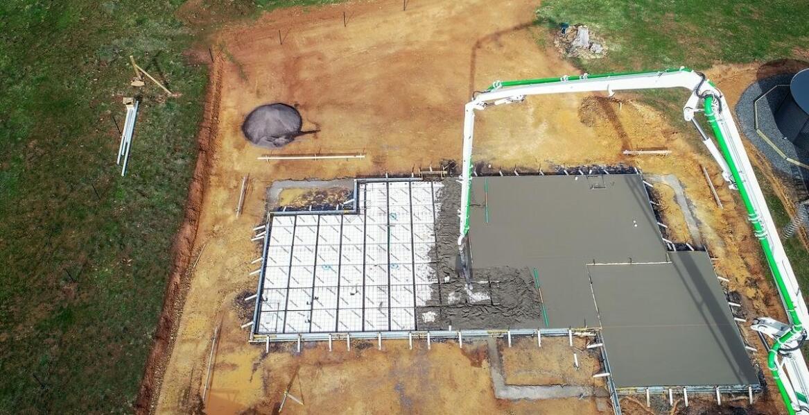Kiedy beton konstrukcyjny, posadzkowy i drogowo-mostowy pełni różne funkcje na śląskiej budowie