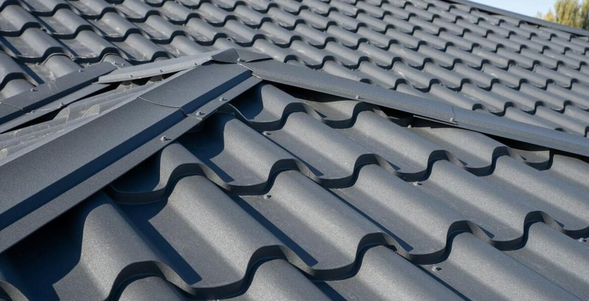 Dlaczego dachówka ceramiczna potrzebuje dobrze dobranych obróbek i rynien