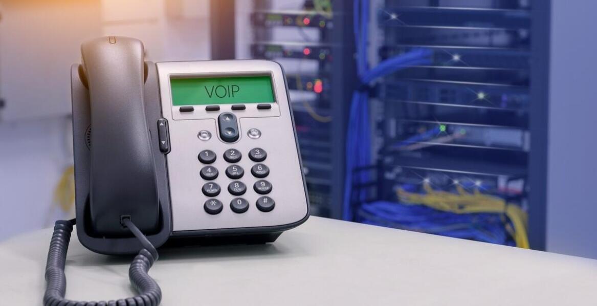 Co musi działać w sieci, zanim wdrożysz centralę VoIP Cisco w małej firmie