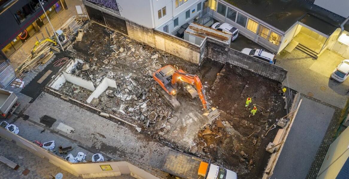 Jak gęsta zabudowa Katowic zmienia dobór metody wyburzenia budynku